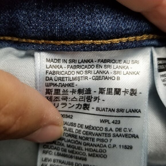 Levis Shorts Womens 32 Blue Stretch Denim Classic Bermuda Jorts - Picture 12 of 16